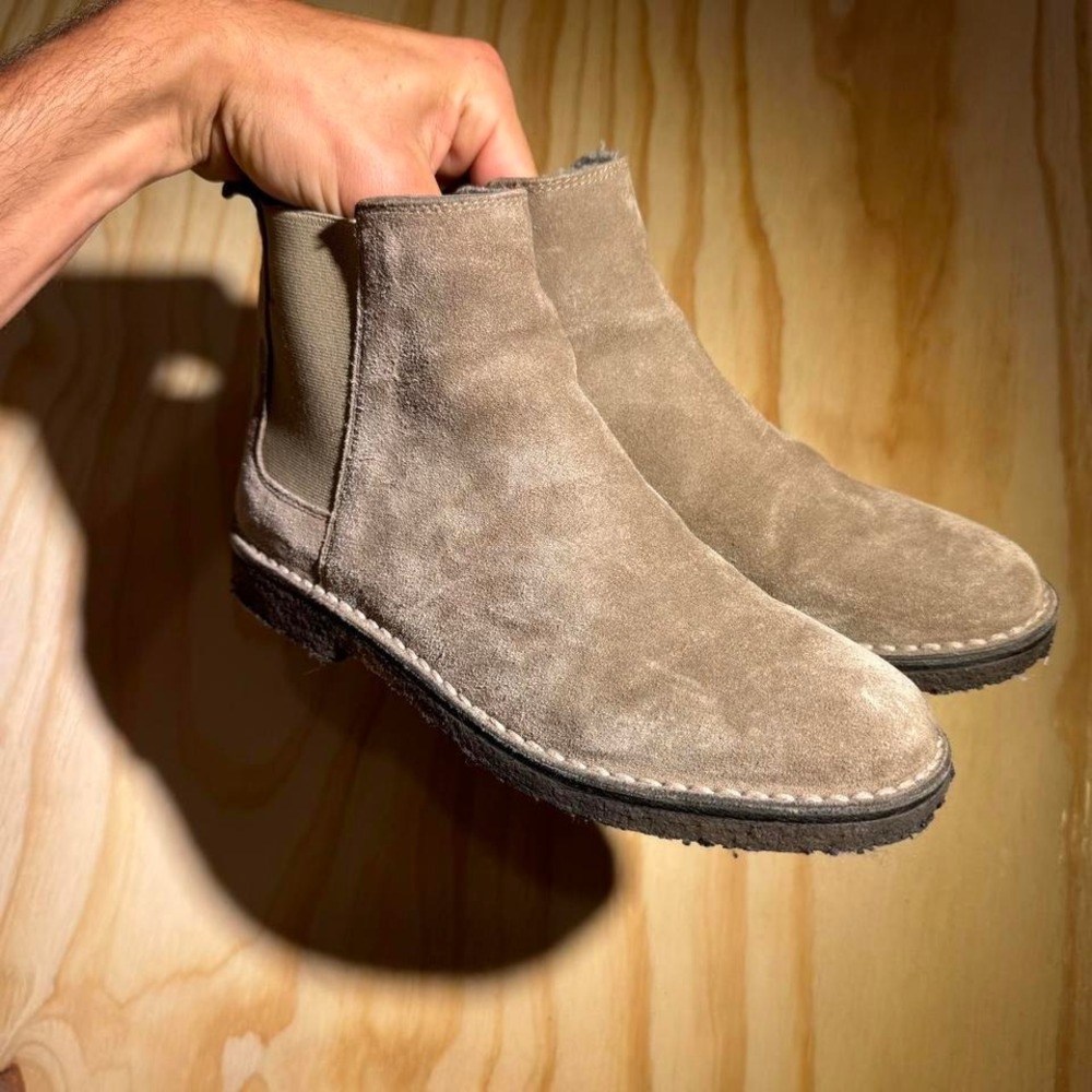 Vince size 7 Chelsea boots
